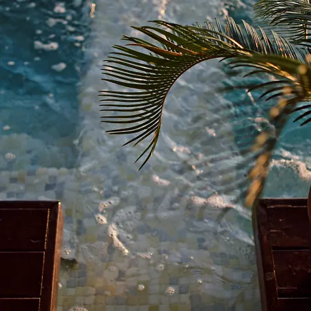 Hotel Laqua By The Sea Meta
