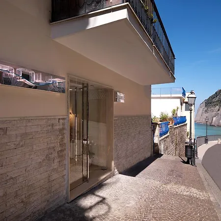 Laqua By The Sea Hotel 4*