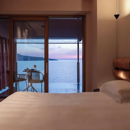 Hotel Laqua By The Sea Meta