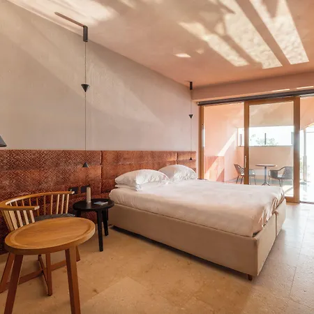 Hotel Laqua By The Sea 4*