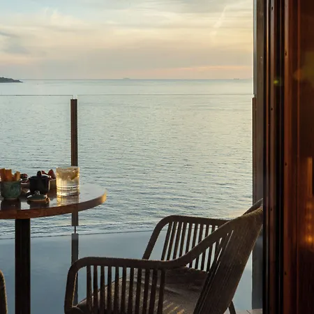 Hotel Laqua By The Sea Meta