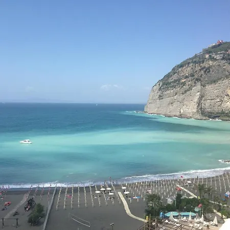 Hotel Laqua By The Sea Meta
