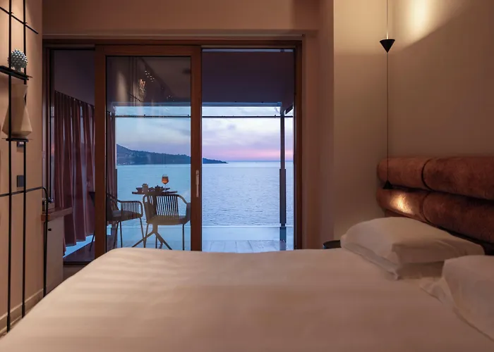 Hotel Laqua By The Sea Meta