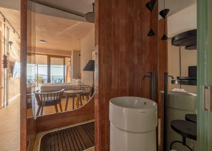 Hotel Laqua By The Sea